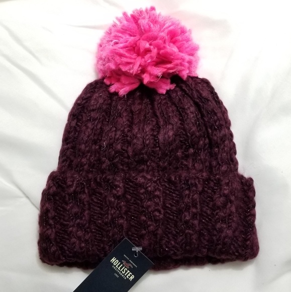 🍒NWT🍒 HOLLISTER SHINY BEANIE W/ POM - Picture 3 of 5